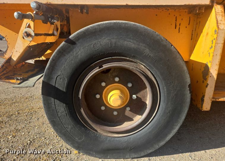 image for item EB1010 Roscoe Tru-Pac 915 pneumatic roller