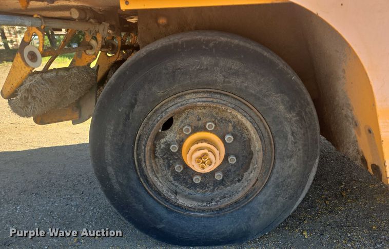 image for item EB1010 Roscoe Tru-Pac 915 pneumatic roller