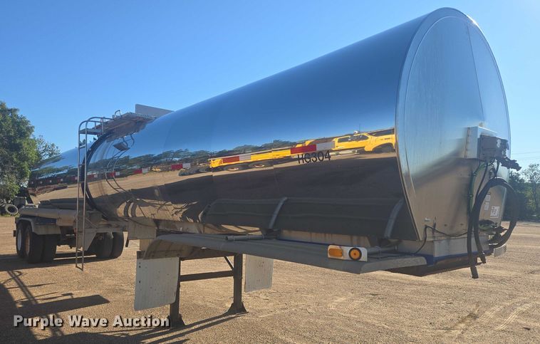 image for item EB1011 1989 Brenner tank trailer