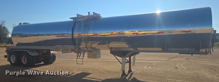 image for item EB1011 1989 Brenner tank trailer