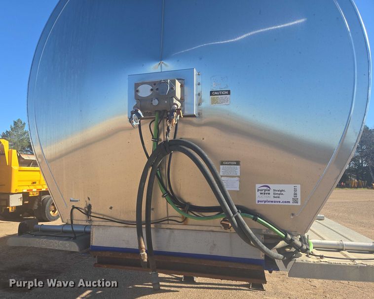 image for item EB1011 1989 Brenner tank trailer