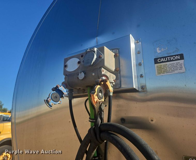 image for item EB1011 1989 Brenner tank trailer