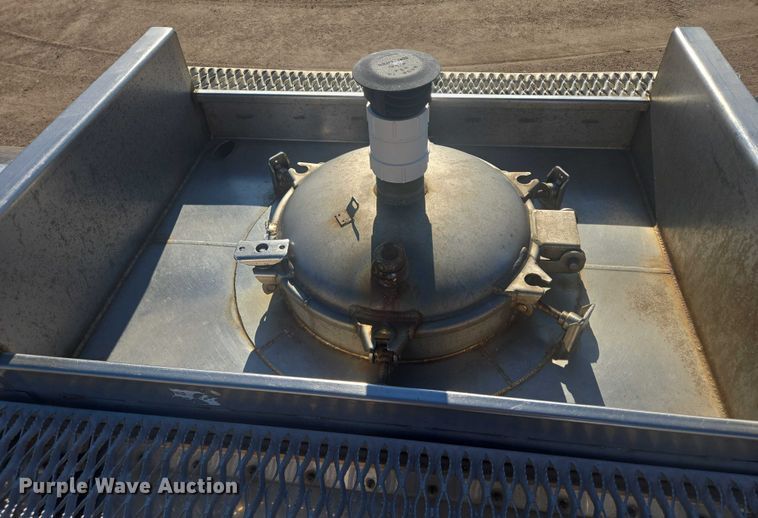 image for item EB1011 1989 Brenner tank trailer