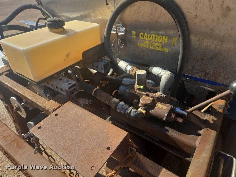 image for item EB1011 1989 Brenner tank trailer