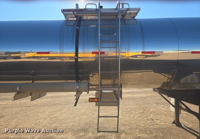 image for item EB1011 1989 Brenner tank trailer