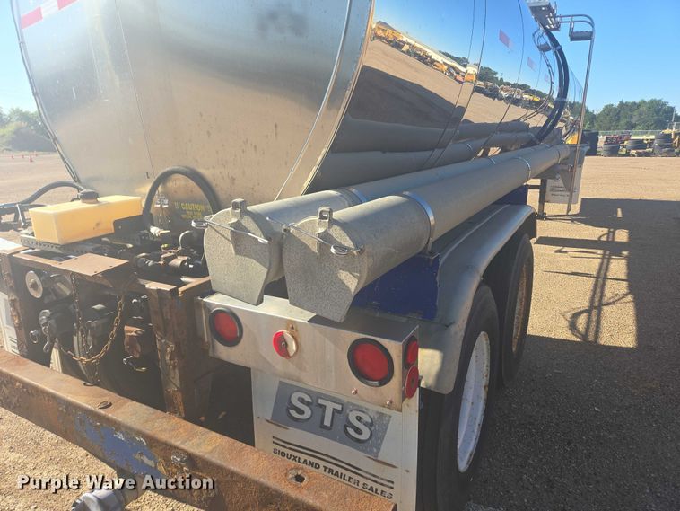 image for item EB1011 1989 Brenner tank trailer