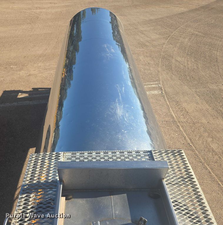 image for item EB1011 1989 Brenner tank trailer