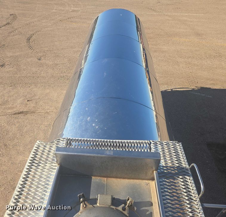 image for item EB1011 1989 Brenner tank trailer