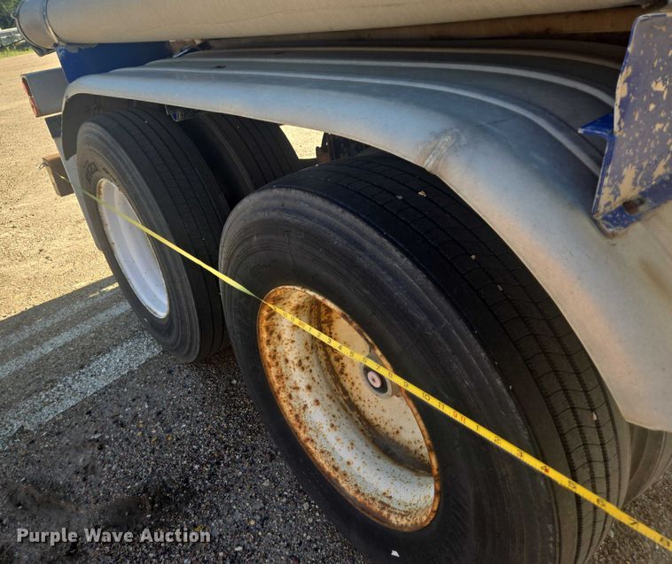 image for item EB1011 1989 Brenner tank trailer