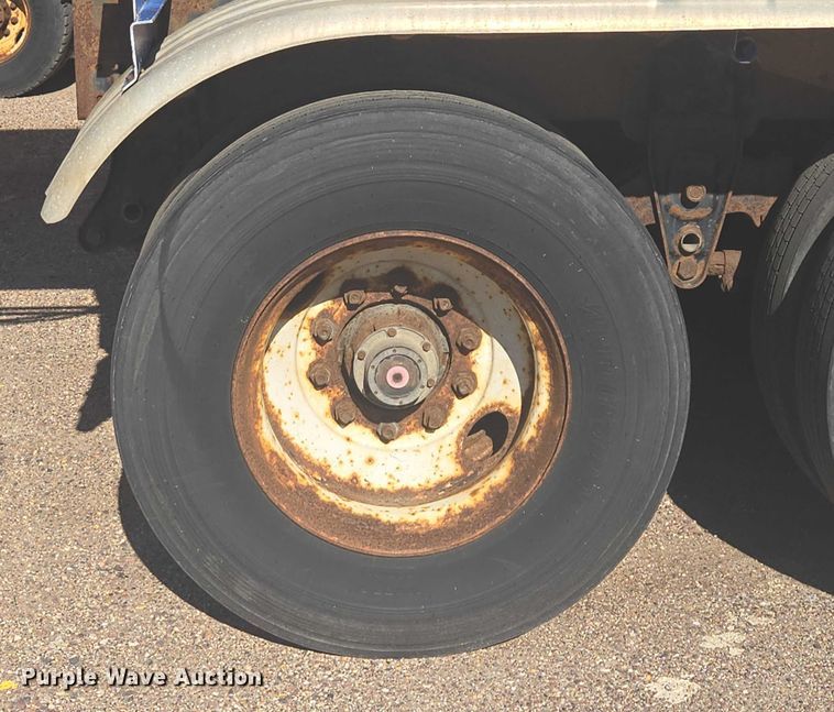 image for item EB1011 1989 Brenner tank trailer