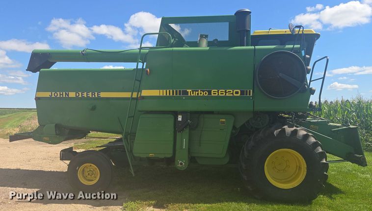 image for item EB1014 1983 John Deere Turbo 6620  combine