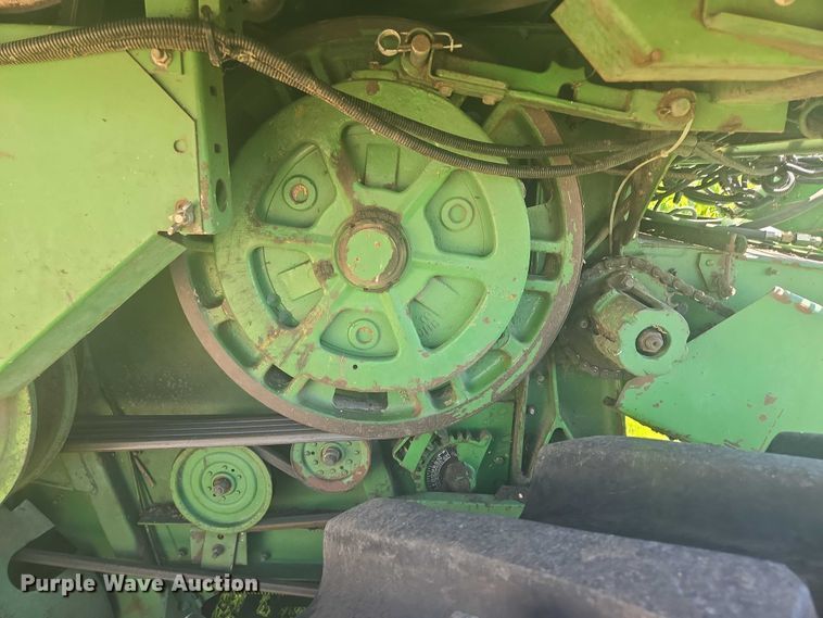 image for item EB1014 1983 John Deere Turbo 6620  combine
