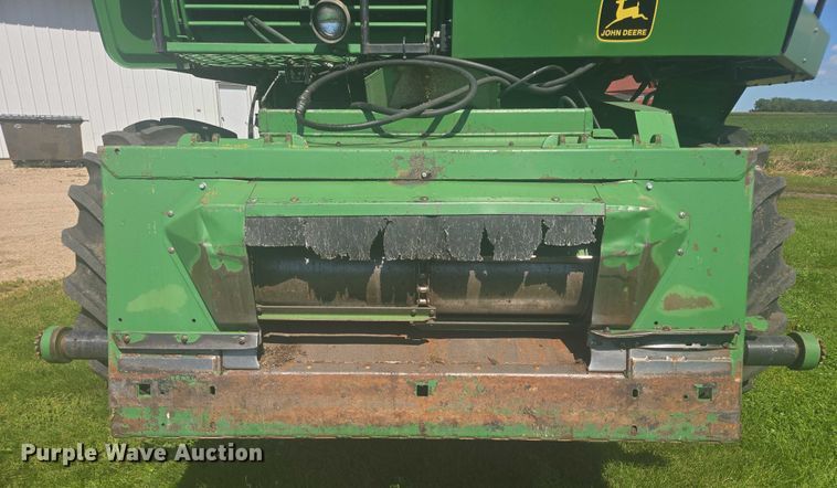 image for item EB1014 1983 John Deere Turbo 6620  combine