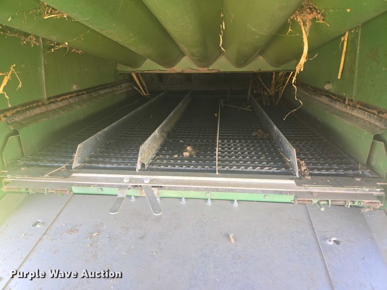 image for item EB1014 1983 John Deere Turbo 6620  combine