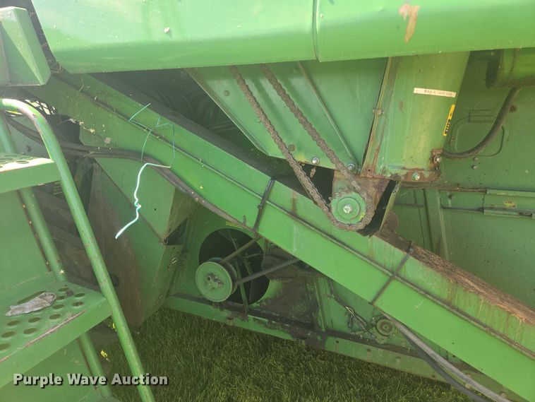 image for item EB1014 1983 John Deere Turbo 6620  combine