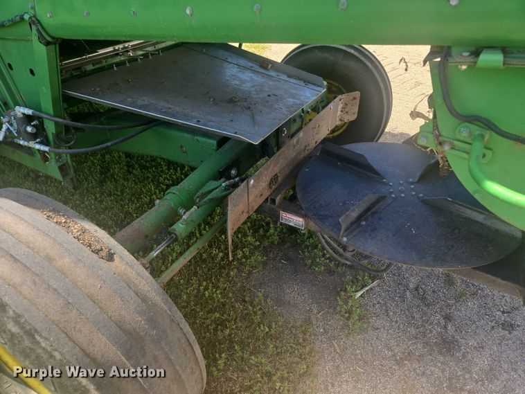 image for item EB1014 1983 John Deere Turbo 6620  combine