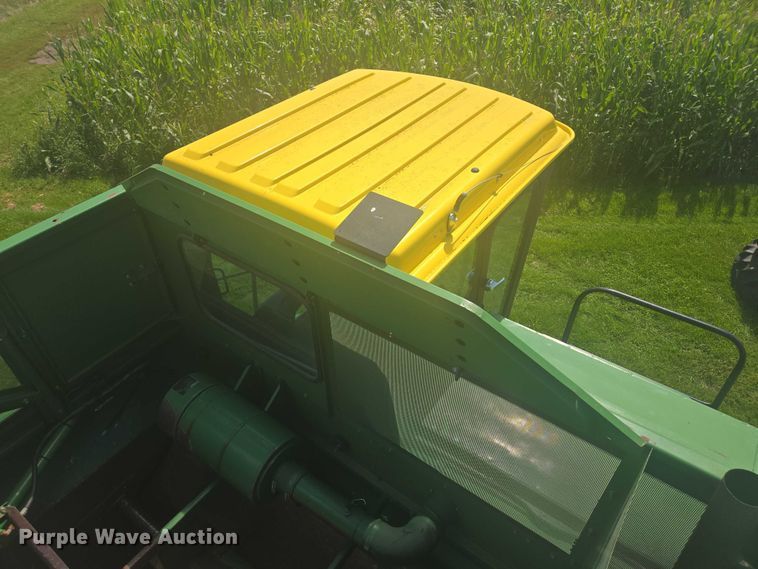 image for item EB1014 1983 John Deere Turbo 6620  combine