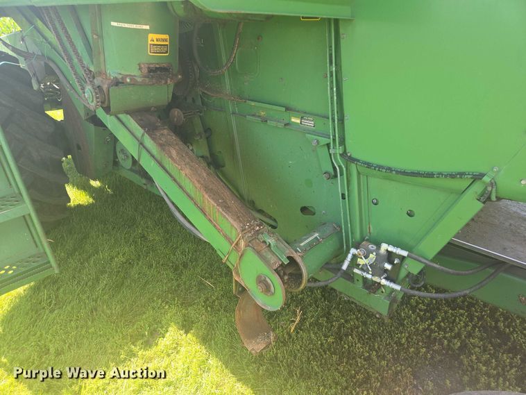 image for item EB1014 1983 John Deere Turbo 6620  combine