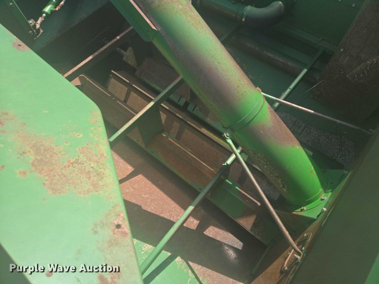 image for item EB1014 1983 John Deere Turbo 6620  combine