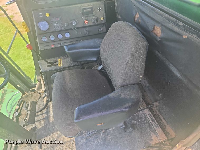 image for item EB1014 1983 John Deere Turbo 6620  combine