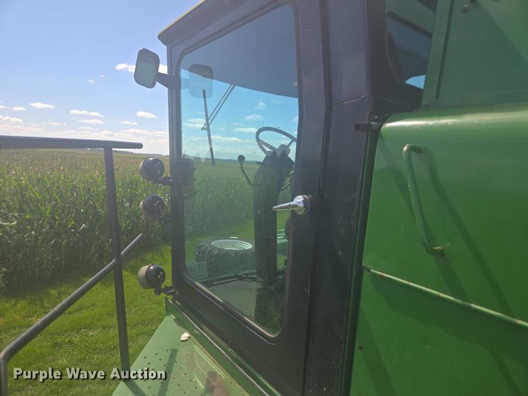 image for item EB1014 1983 John Deere Turbo 6620  combine