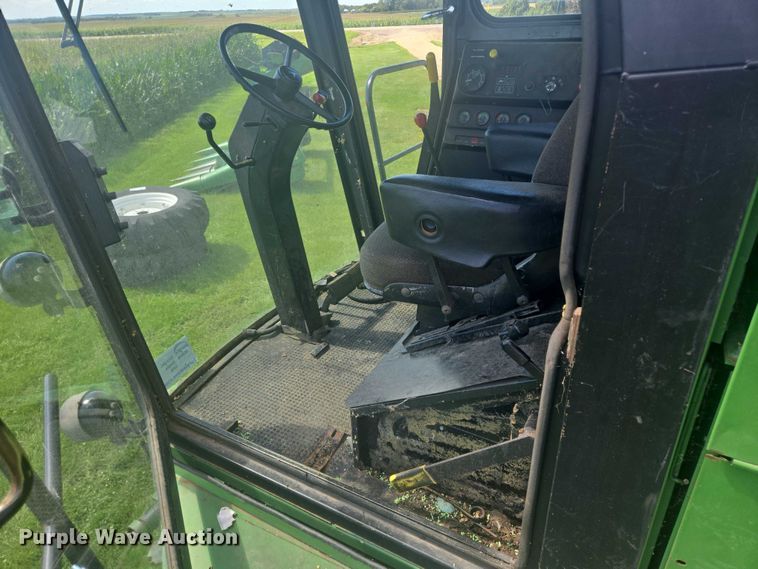 image for item EB1014 1983 John Deere Turbo 6620  combine