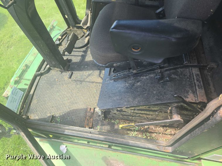 image for item EB1014 1983 John Deere Turbo 6620  combine