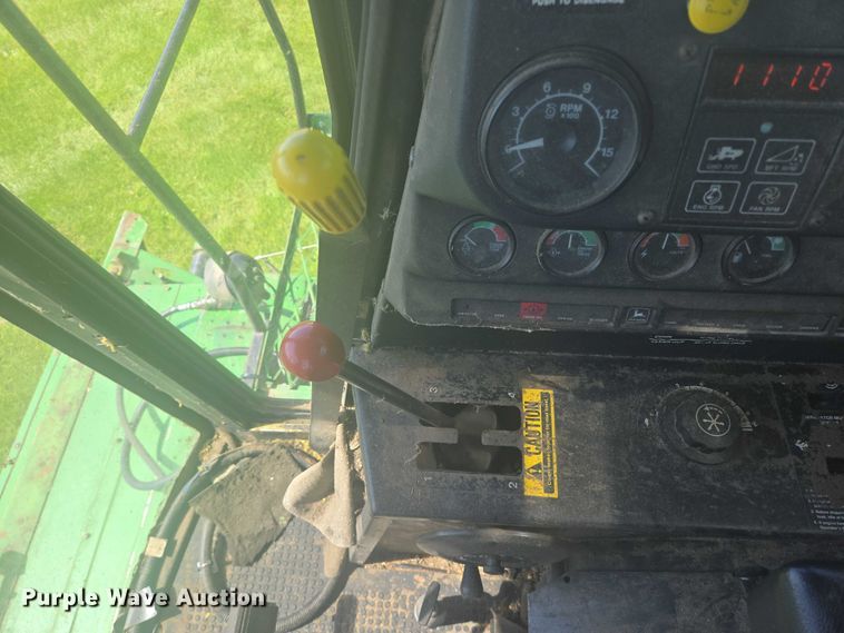 image for item EB1014 1983 John Deere Turbo 6620  combine