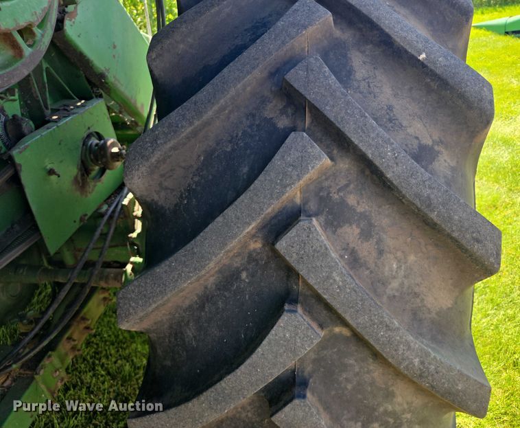 image for item EB1014 1983 John Deere Turbo 6620  combine