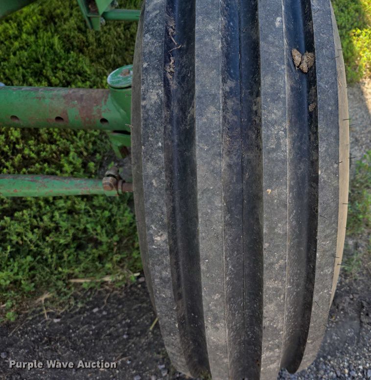 image for item EB1014 1983 John Deere Turbo 6620  combine