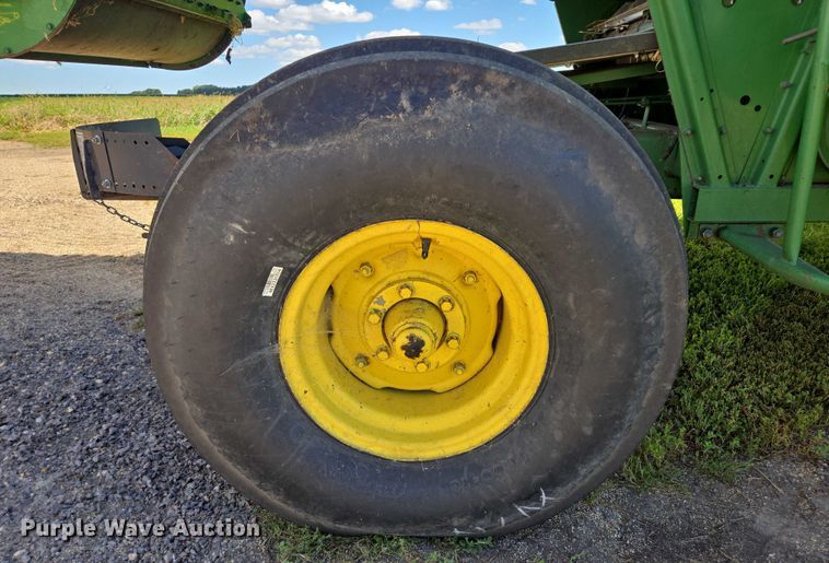image for item EB1014 1983 John Deere Turbo 6620  combine