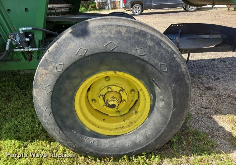 image for item EB1014 1983 John Deere Turbo 6620  combine