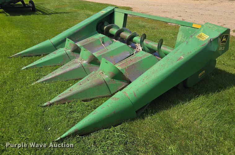 image for item EB1014 1983 John Deere Turbo 6620  combine