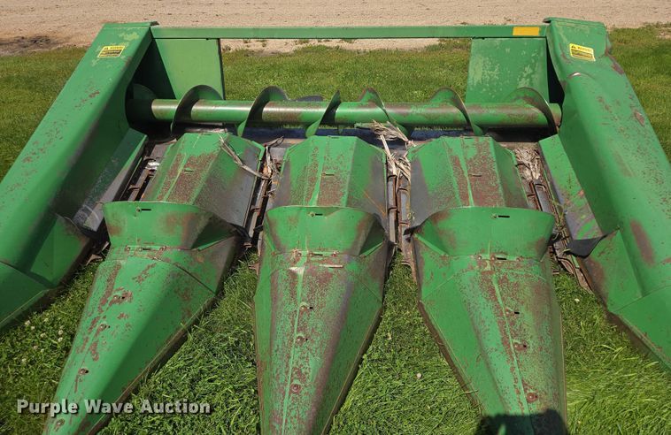 image for item EB1014 1983 John Deere Turbo 6620  combine