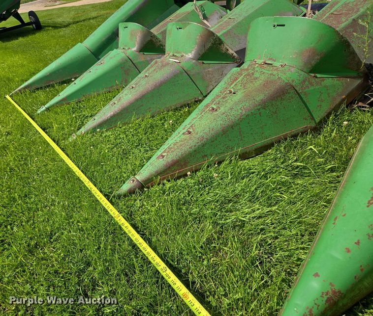 image for item EB1014 1983 John Deere Turbo 6620  combine