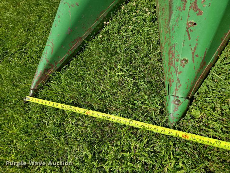 image for item EB1014 1983 John Deere Turbo 6620  combine