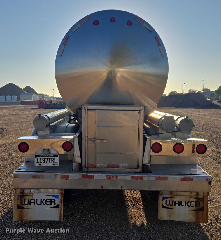 image for item EB1017 1992 Walker tank trailer
