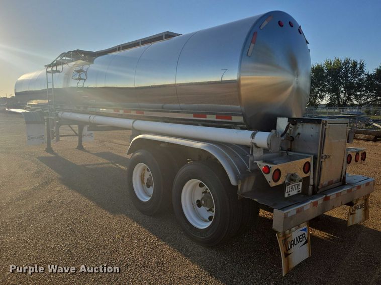 image for item EB1017 1992 Walker tank trailer