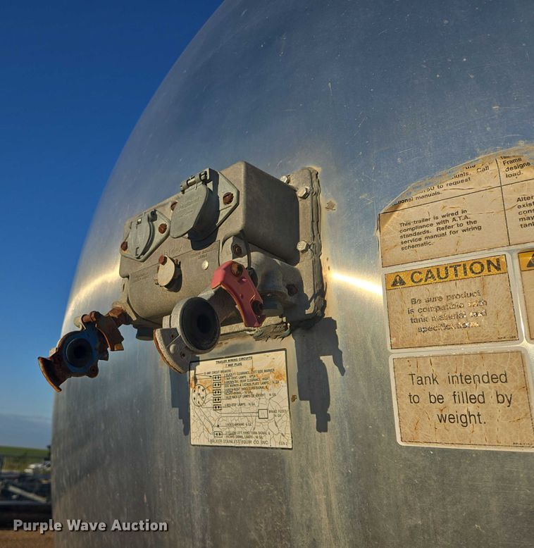 image for item EB1017 1992 Walker tank trailer