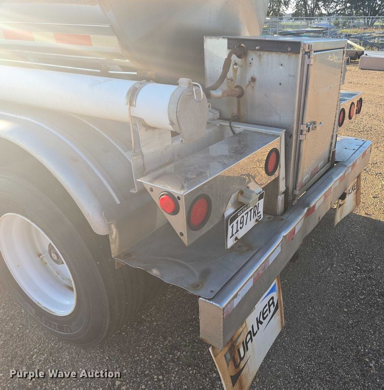 image for item EB1017 1992 Walker tank trailer