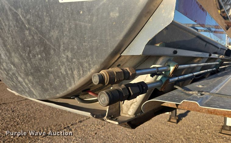 image for item EB1017 1992 Walker tank trailer