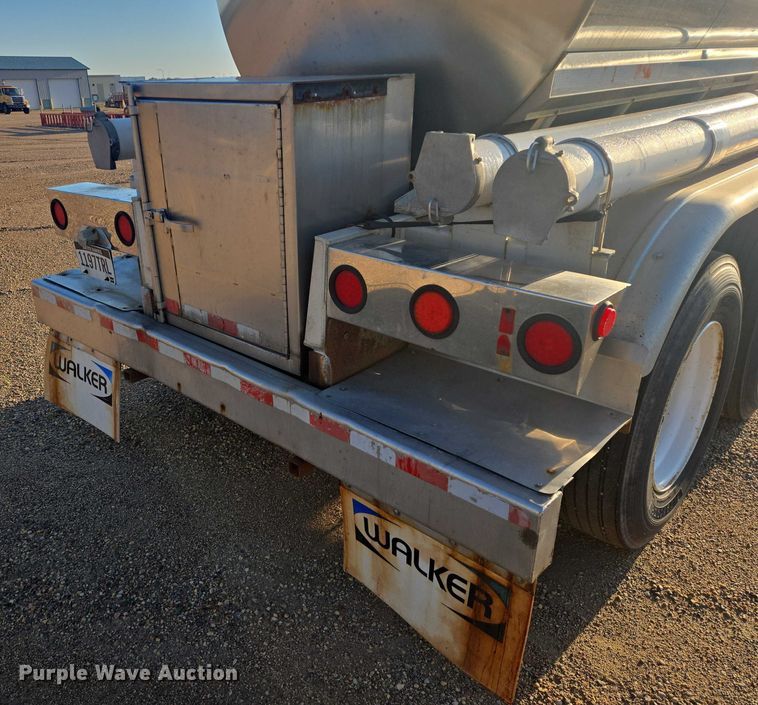 image for item EB1017 1992 Walker tank trailer