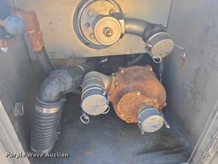 image for item EB1017 1992 Walker tank trailer