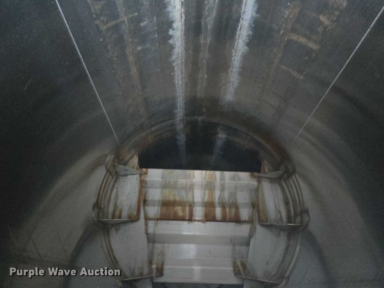 image for item EB1017 1992 Walker tank trailer