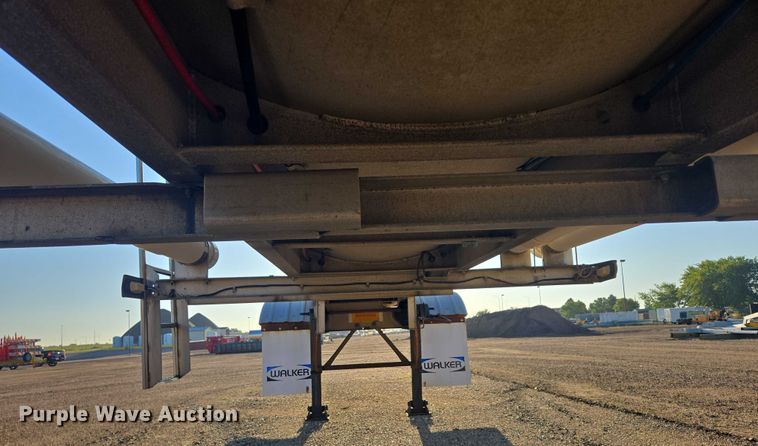 image for item EB1017 1992 Walker tank trailer