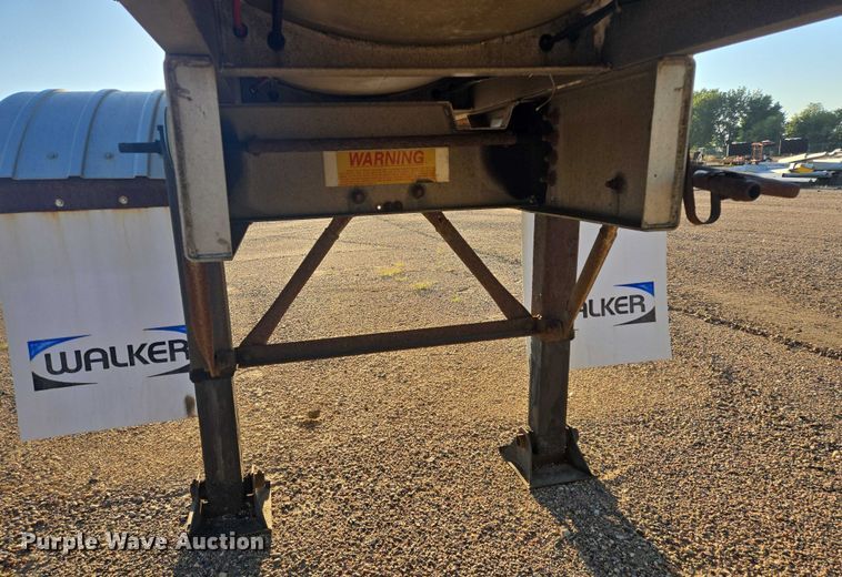 image for item EB1017 1992 Walker tank trailer