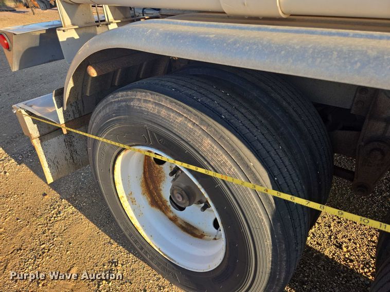 image for item EB1017 1992 Walker tank trailer