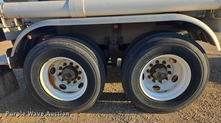 image for item EB1017 1992 Walker tank trailer