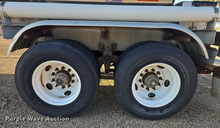 image for item EB1017 1992 Walker tank trailer