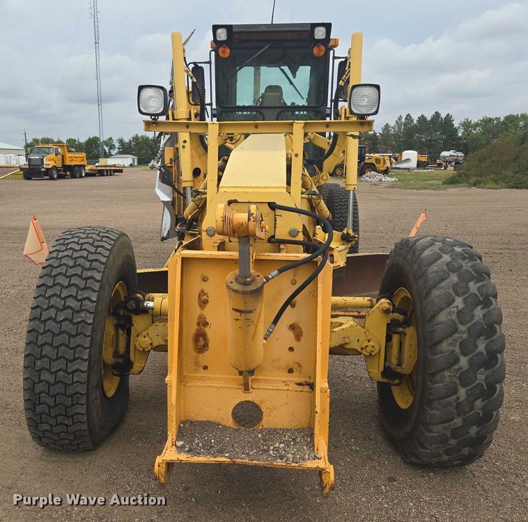 image for item EB1019 2000 Komatsu GD650A motor grader